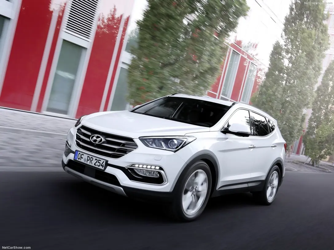 1584193-Hyundai-Santa_Fe 8.jpg