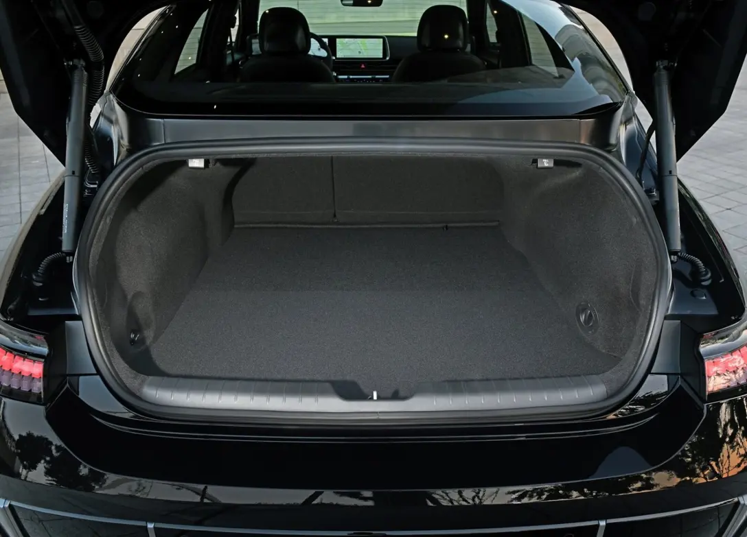 1682089-Hyundai-Ioniq_6-2023-13.jpg