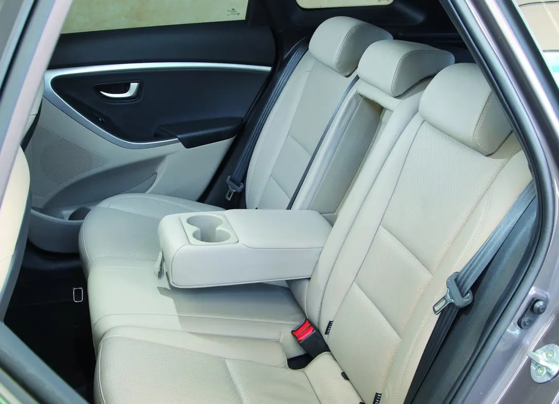1647915-Hyundai-i30_Wagon-2017-06.jpg