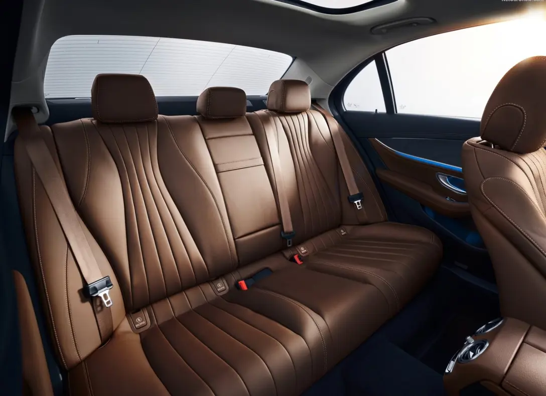 1659111-Mercedes-Benz-E-2022-08.jpg