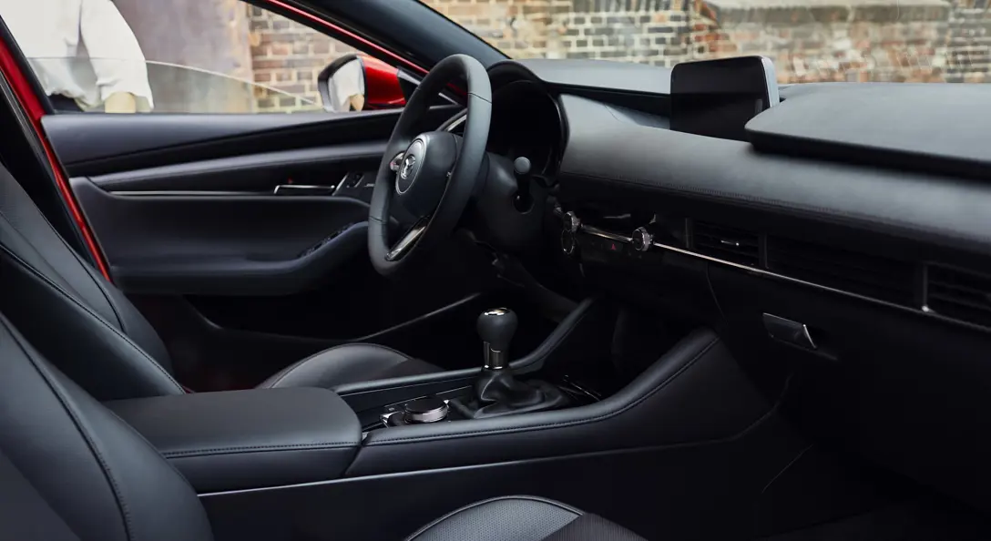 1654660-2019_mazda3_18_1920x1080.jpg