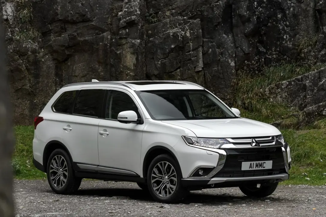 1653506-Mitsubishi-Outlander-2017-04.jpg