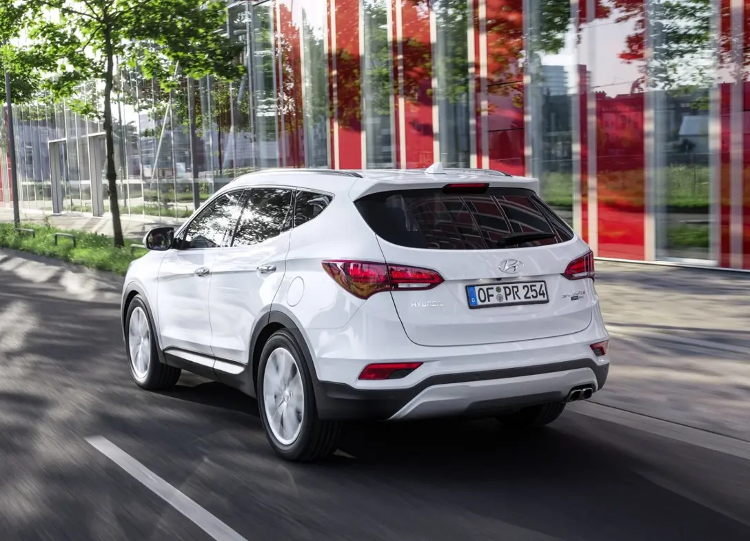 1642855-Hyundai-Santa_Fe-2018-04.jpg