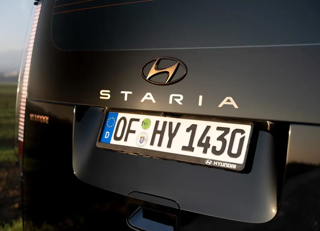 1661345-Hyundai-Staria-2022-10.jpg