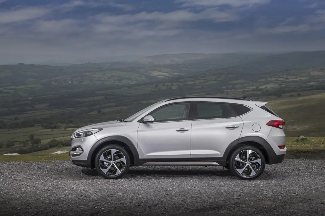 1635857-Hyundai-Tucson-2015-03.jpg