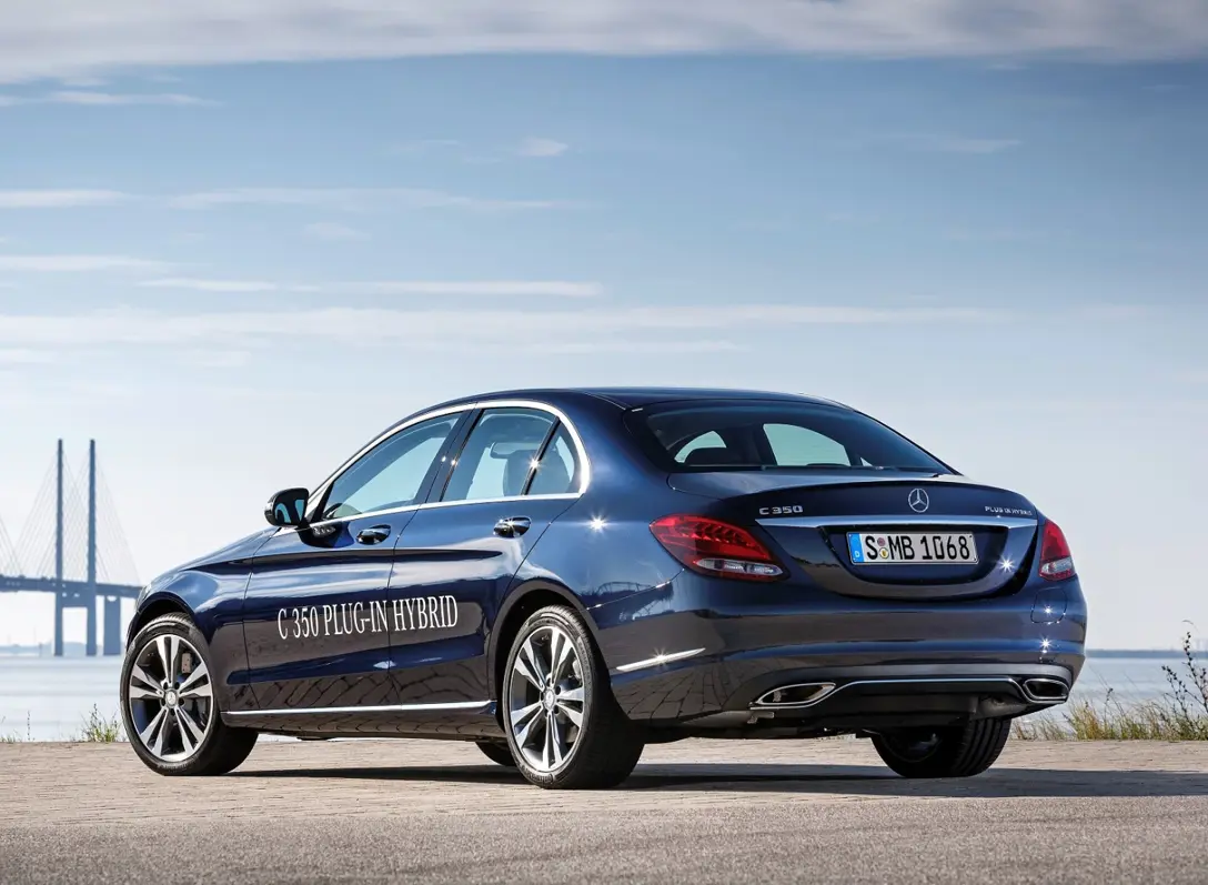 1648633-Mercedes-Benz-C-Class-2018-08.jpg