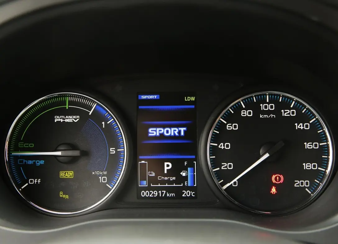 1653307-Mitsubishi-Outlander_PHEV-2020-09.jpg