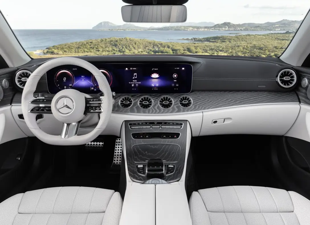 1660525-Mercedes-Benz-E-Class_Cabriolet-2022-04.jpg