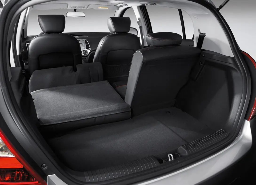 1651366-Hyundai-i20-2010-07.jpg