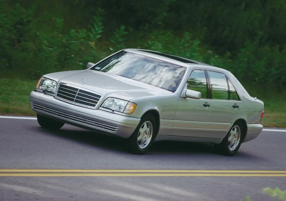 1593916-Mercedes-Benz-S-Class 2.jpg