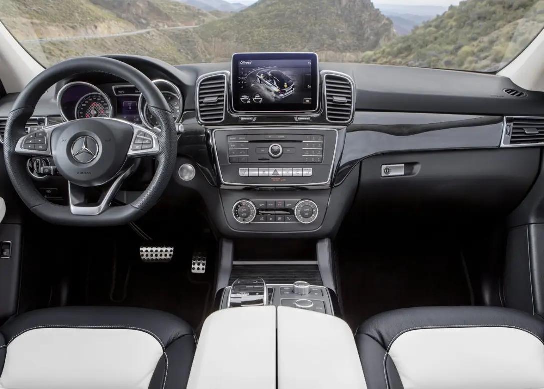 1656084-Mercedes-Benz-GLE-2016-05.jpg
