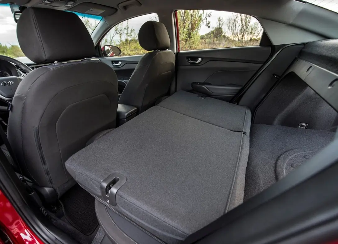 1641009-Hyundai-Accent-2019-06.jpg