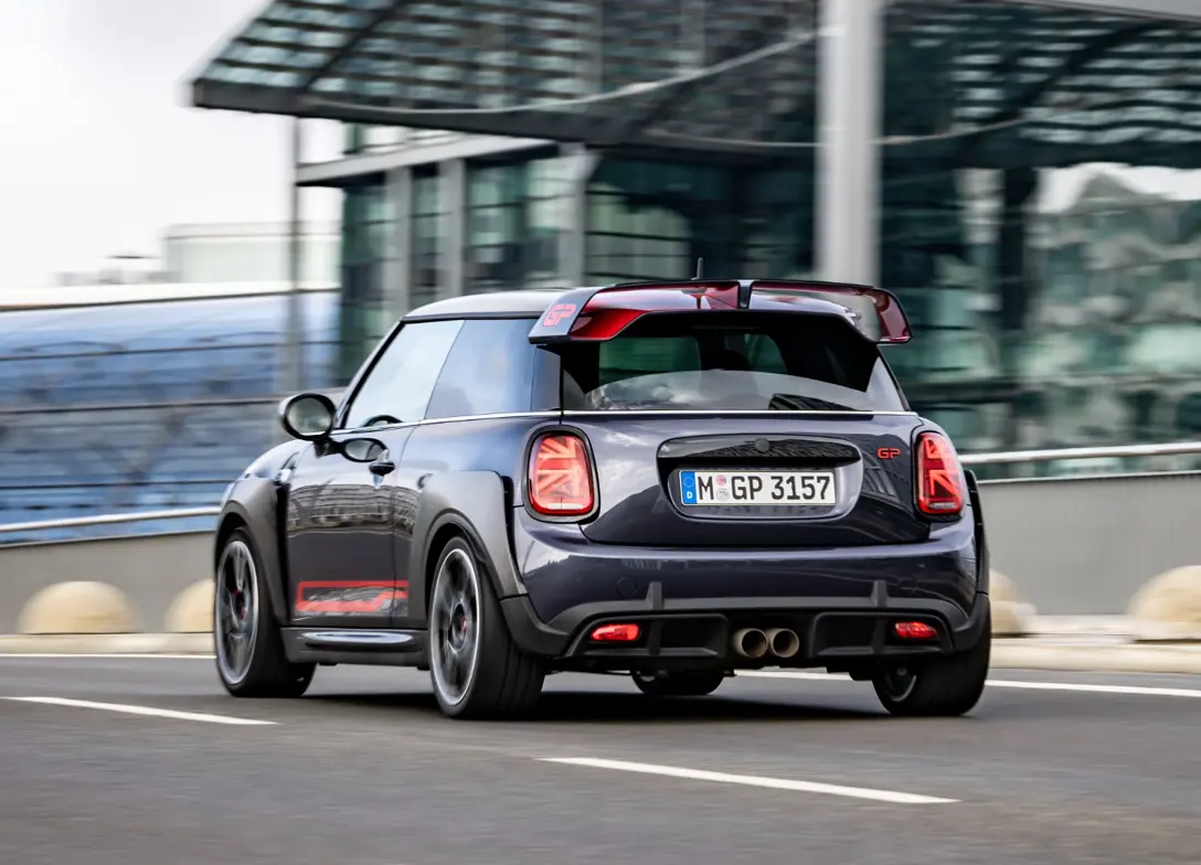 1695323-Mini-John_Cooper_Works-2024-16.jpg