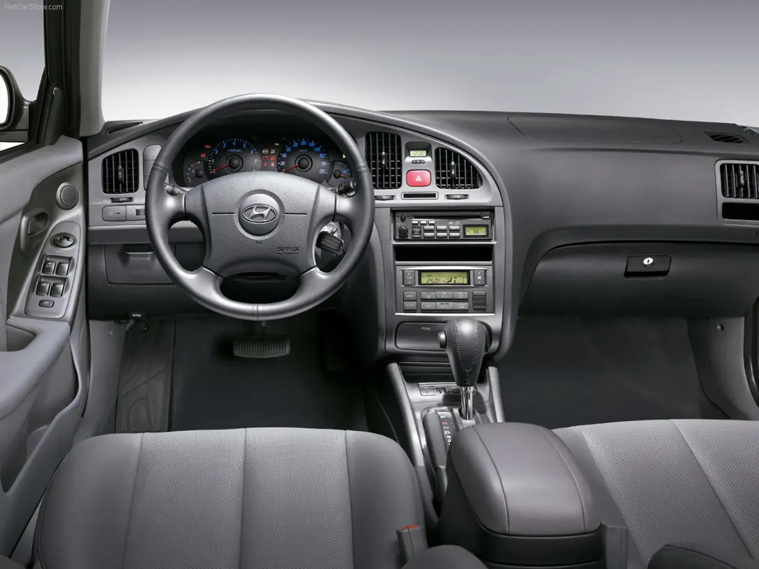 1598785-Hyundai-Elantra-2004-1600-0a.jpg