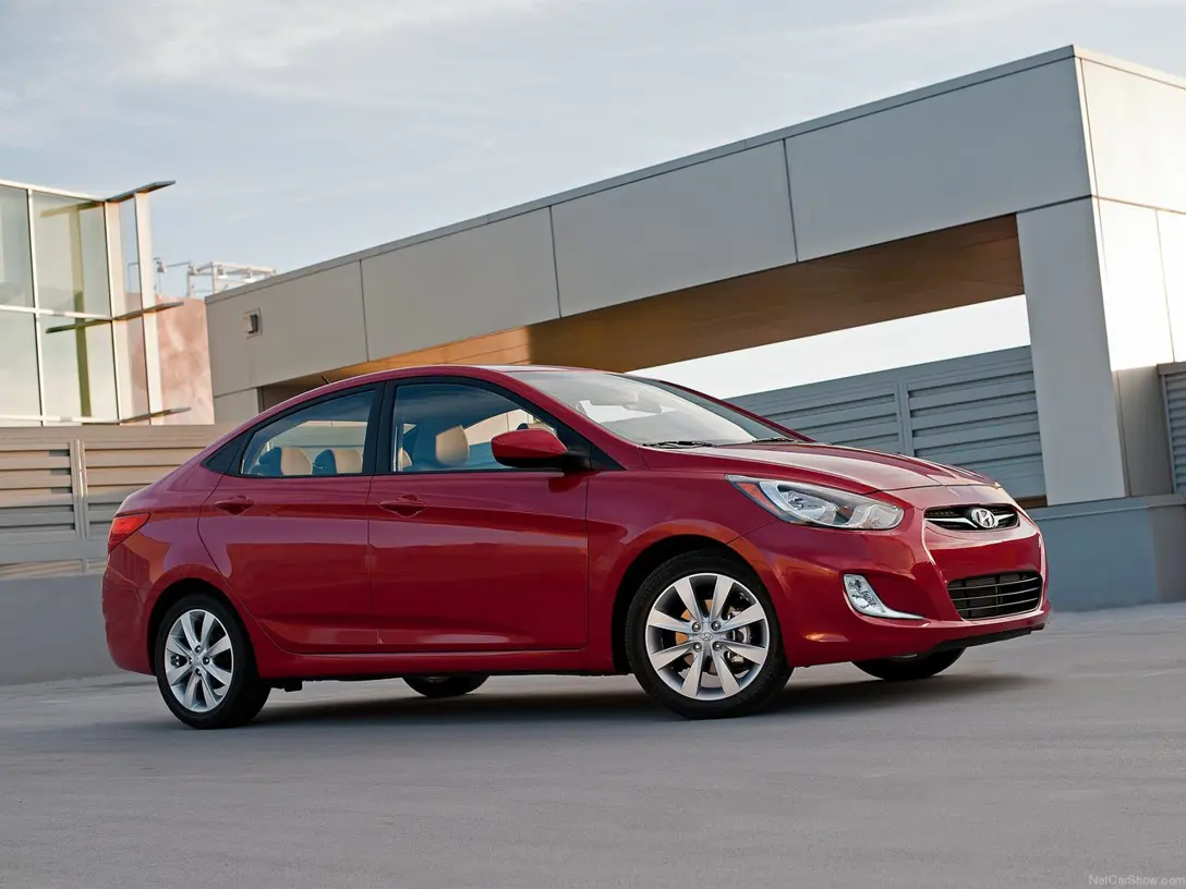 1583343-Hyundai i25 1.jpg