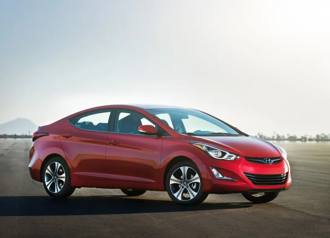 1649312-Hyundai-Elantra_Sedan-2015-01.jpg