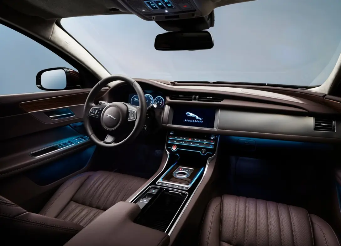 1671428-Jaguar-XFL-2019-05.jpg