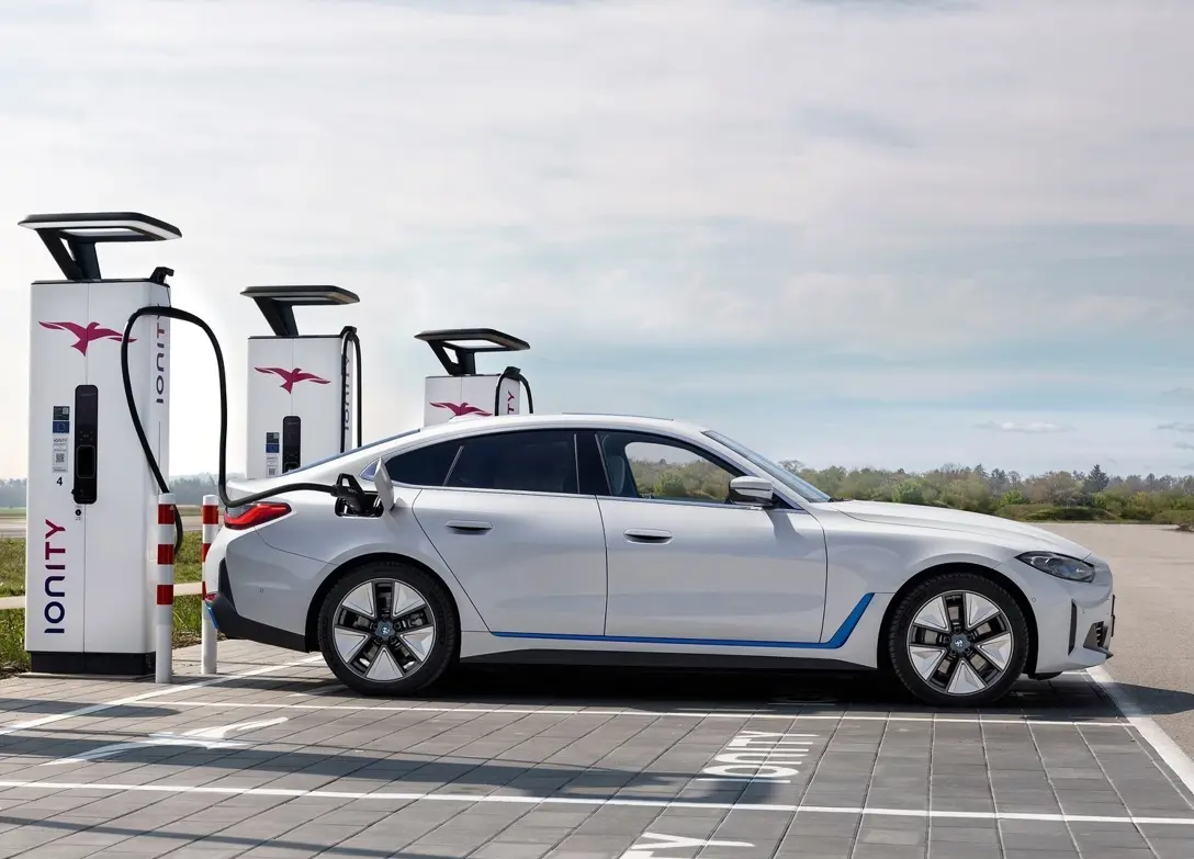 1675781-BMW-i4-2023-14E.jpg