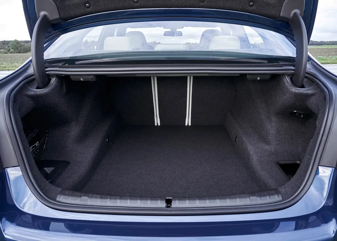 1678453-BMW-5-Series-2023-07.jpg