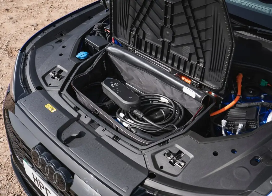 1700183-Audi-Q8_Sportback_e-tron_quattro-2024-13.jpg