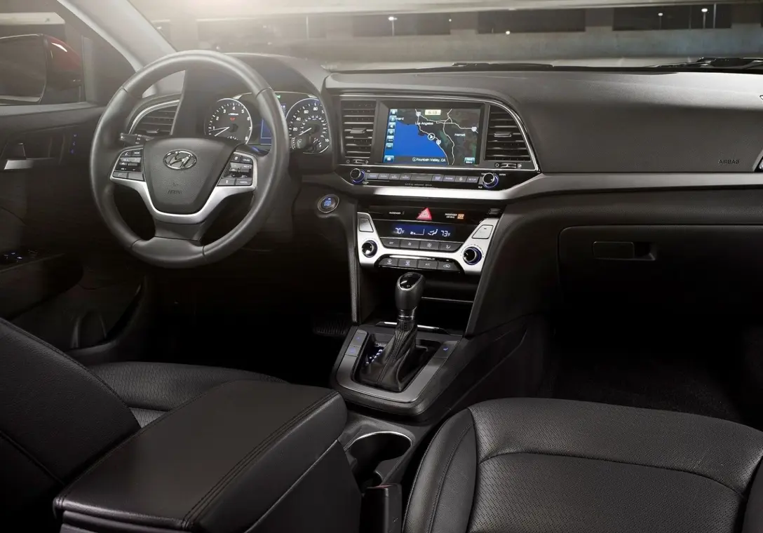 1636317-Hyundai-Elantra-2016-07.jpg