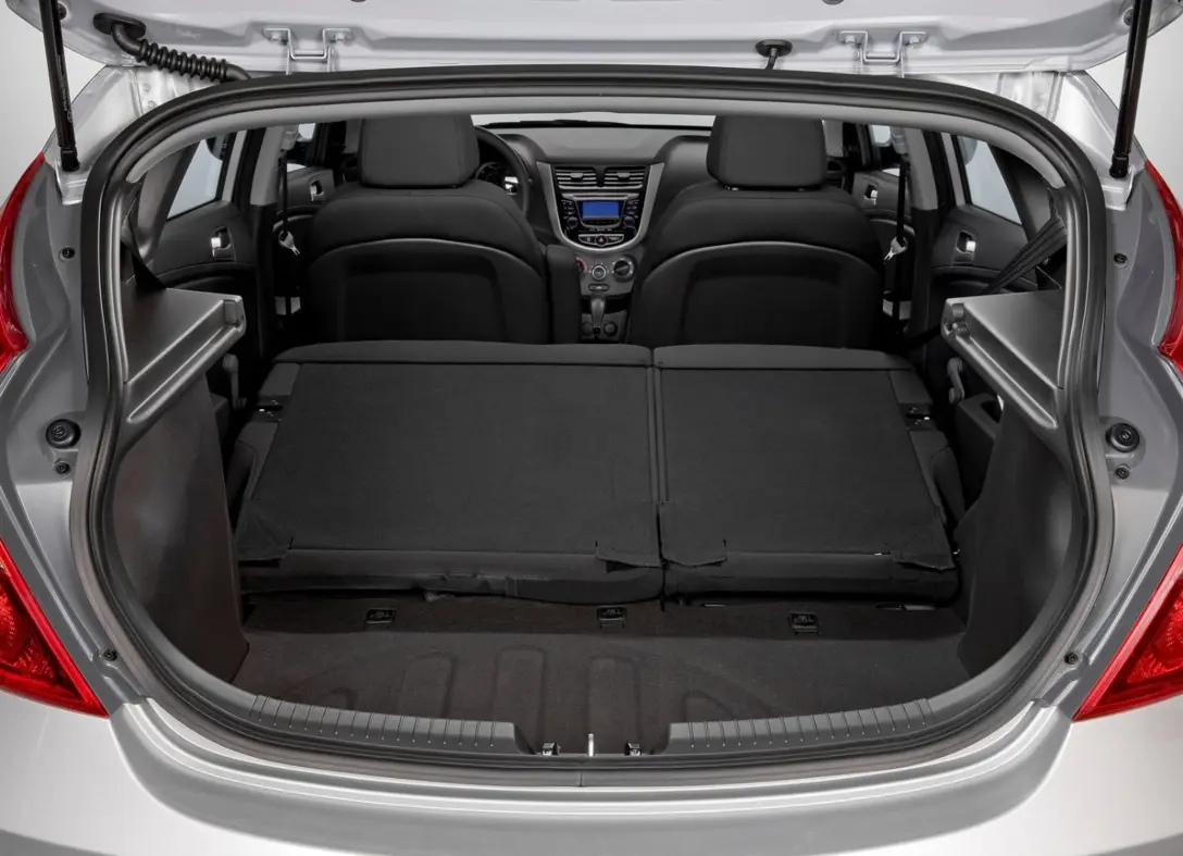 1641012-Hyundai-Accent-2018-07.jpg
