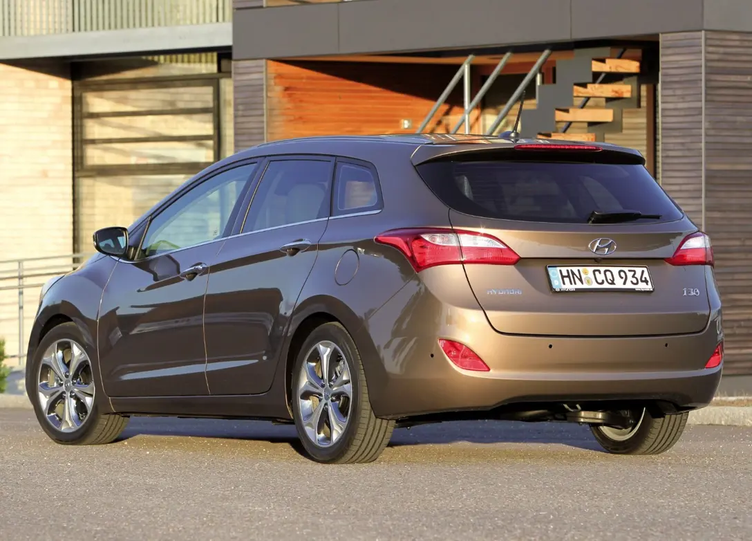 1647918-Hyundai-i30_Wagon-2017-03.jpg