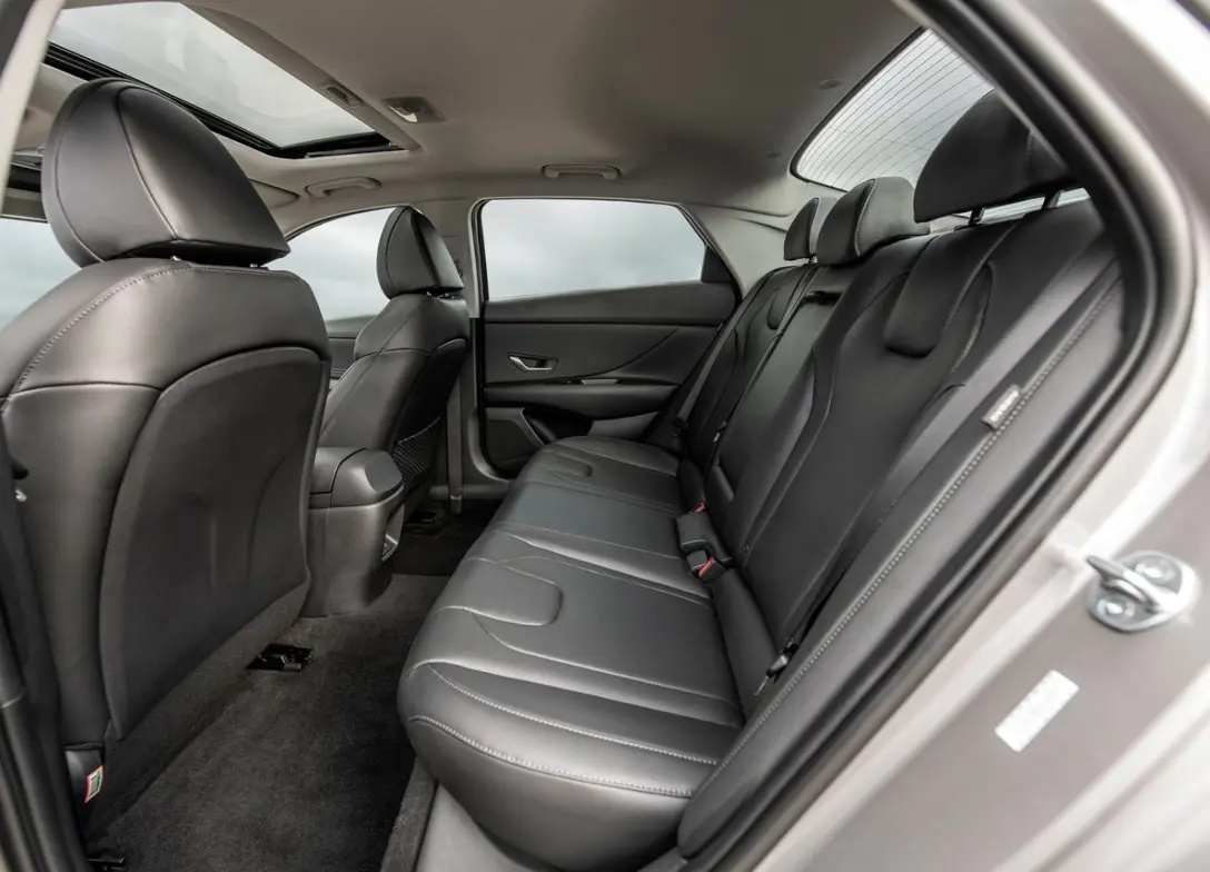 1693103-Hyundai-Elantra-Hybrid-2024-11.jpg