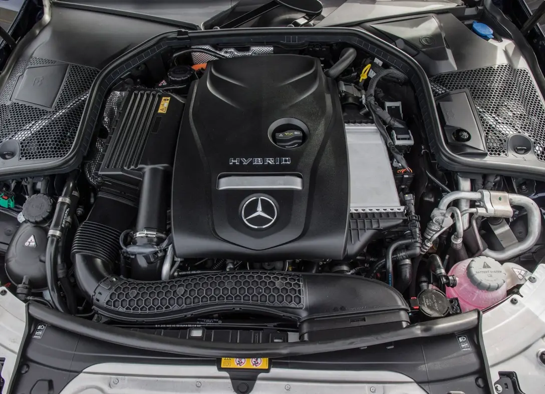 1648638-Mercedes-Benz-C-Class-2018-13.jpg