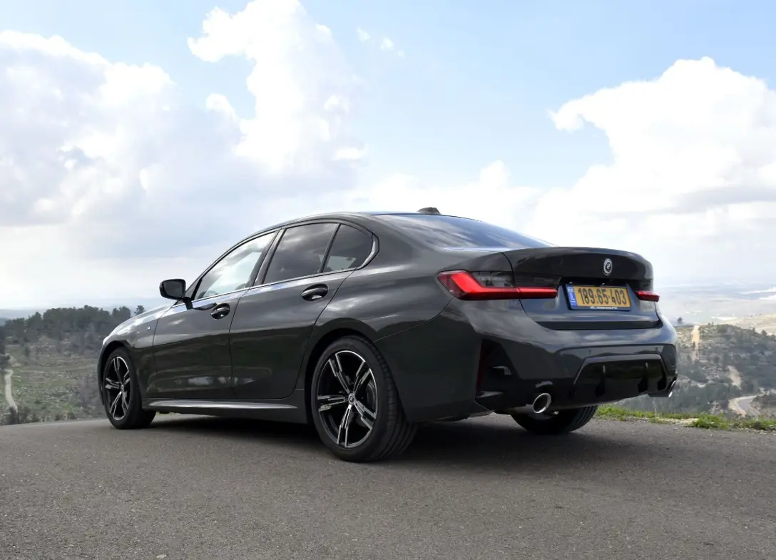 1701284-BMW-3-series-2024-03-ES.jpg
