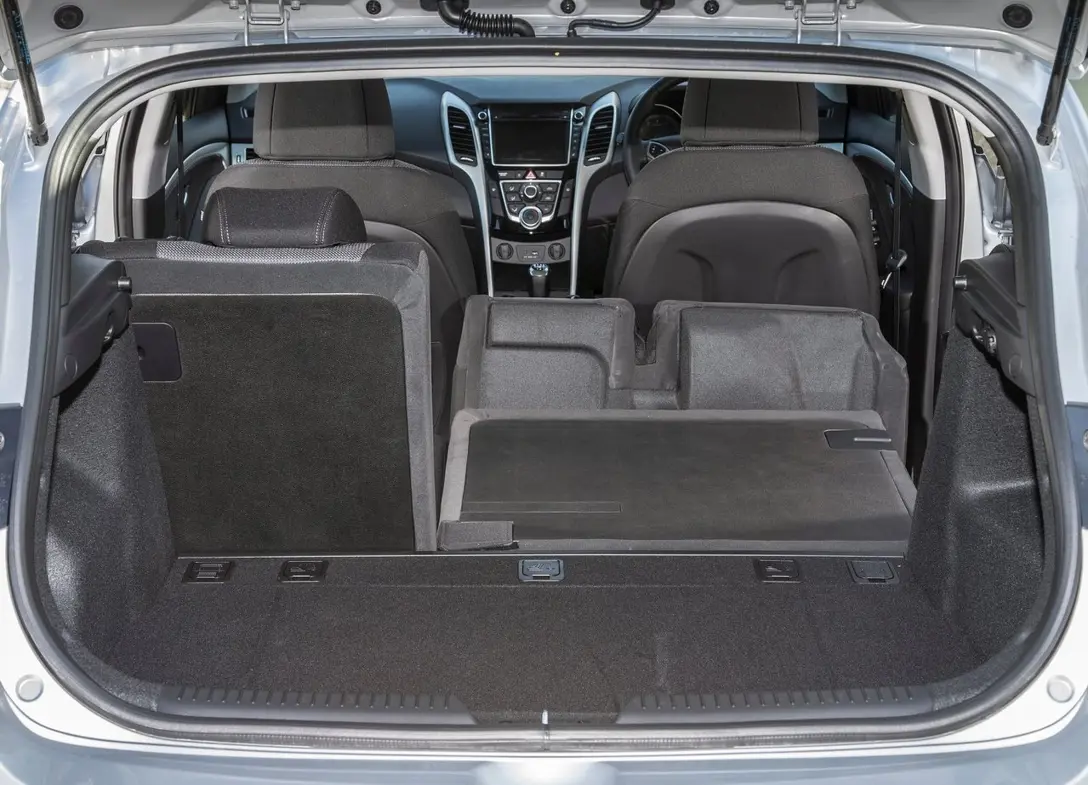 1645613-Hyundai-i30-2015-1280-27.jpg
