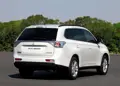1638674-Mitsubishi-Outlander-2017-04.jpg