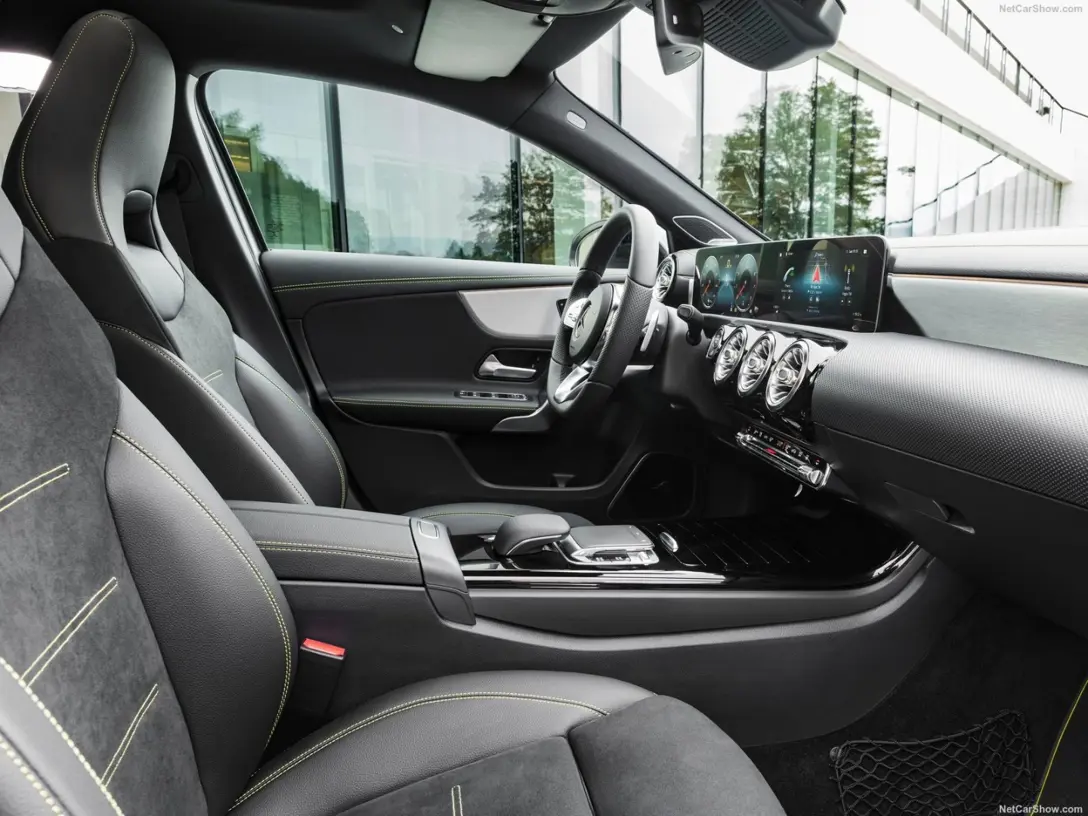 1591560-Mercedes-Benz-A-Class 7.jpg