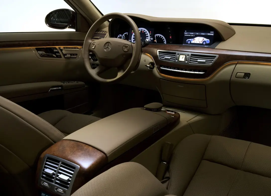 1605337-Mercedes-Benz-S-Class-2005-2015-08.jpg