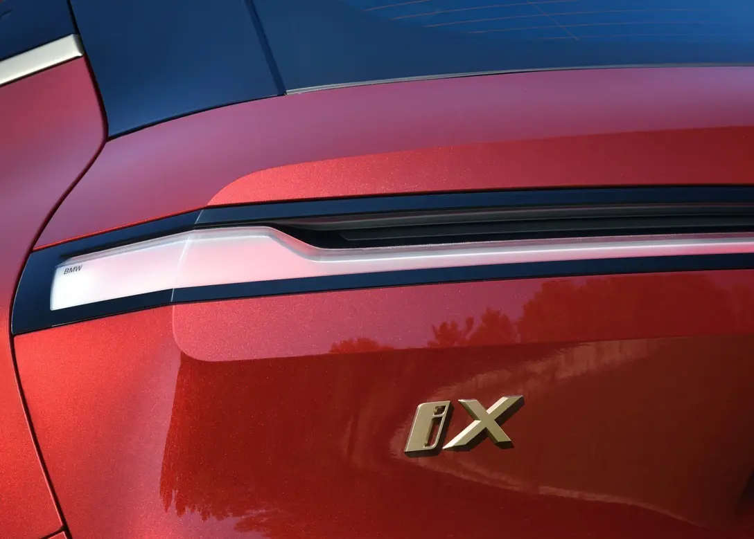 1680660-BMW-iX-2023-12.jpg