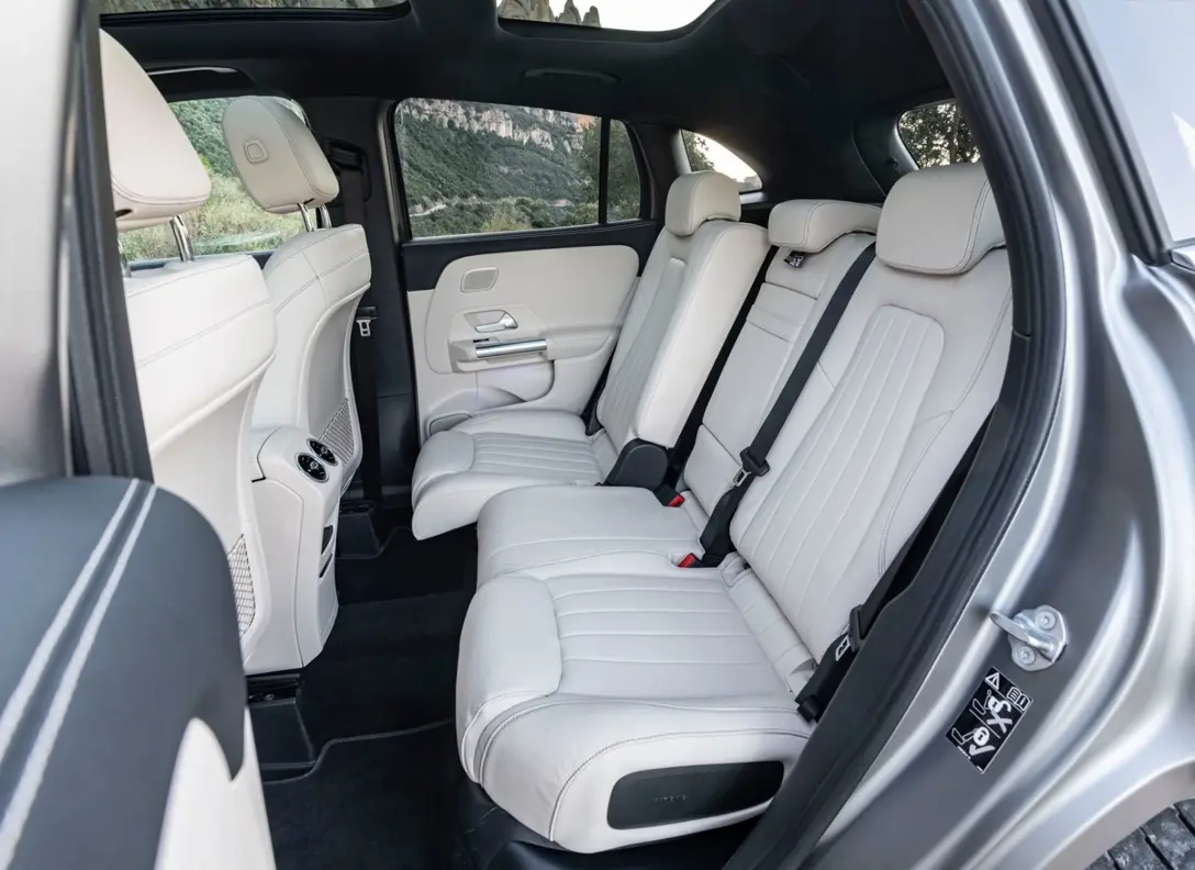 1648751-Mercedes-Benz-GLA-2021-07.jpg
