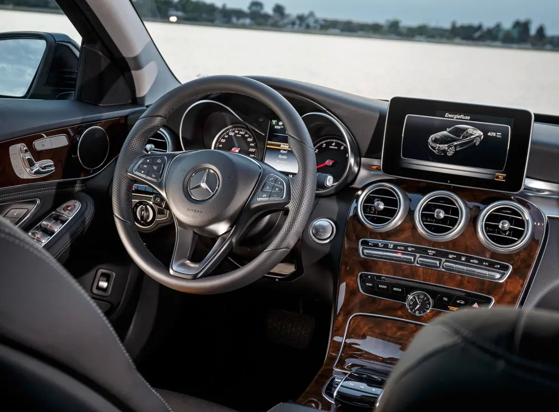 1648634-Mercedes-Benz-C-Class-2018-09.jpg
