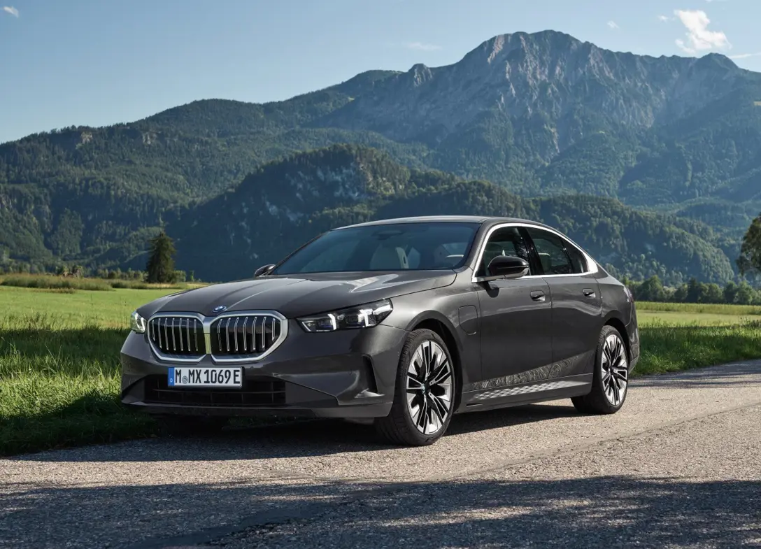 1690126-BMW-5-Series-2024-04.jpg