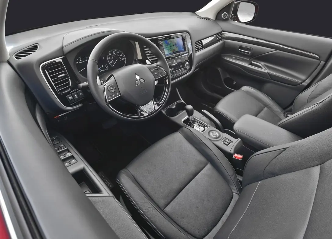 1638638-Mitsubishi-Outlander-2020-05.jpg