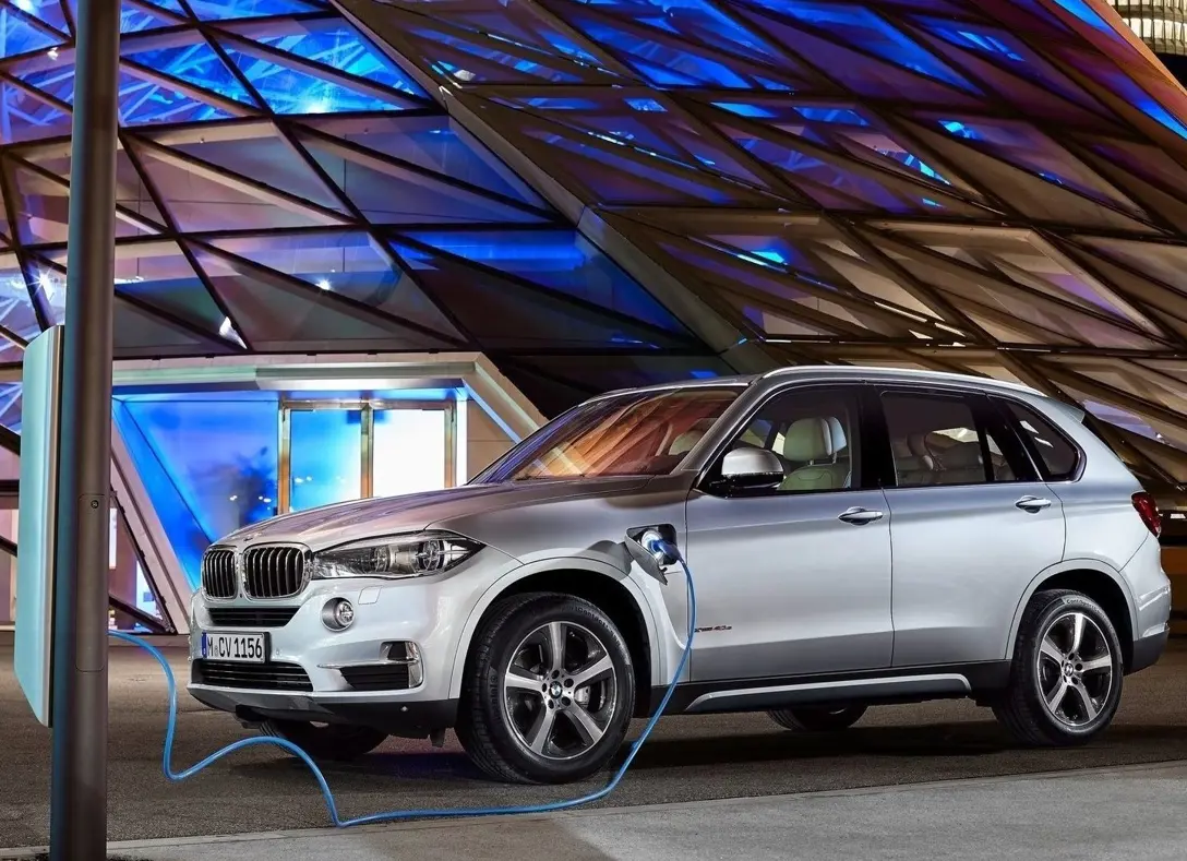 1645927-BMW-X5-2018-01.jpg