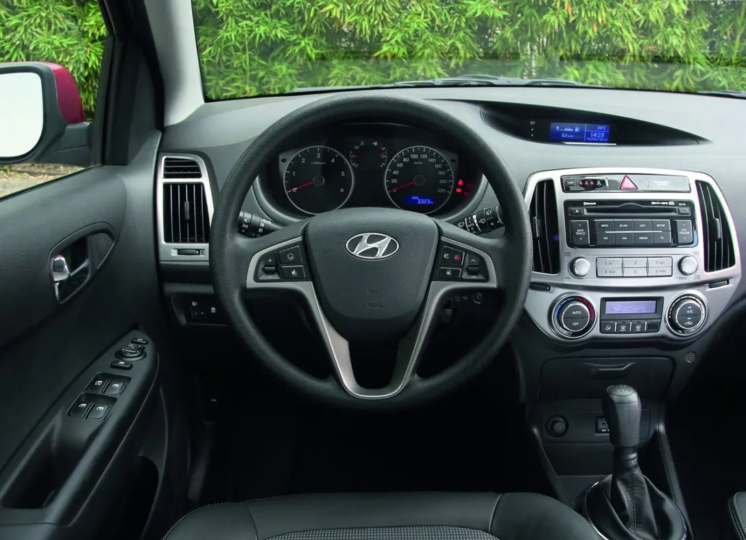 1651334-Hyundai-i20-2012-05.jpg