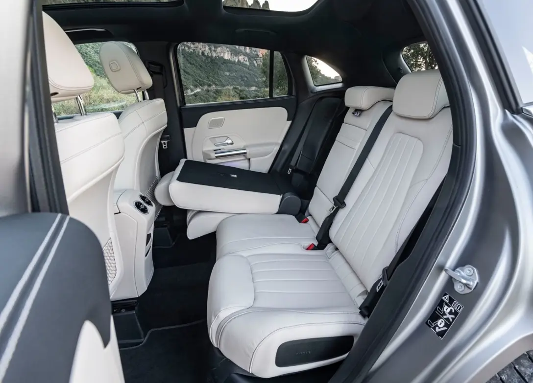 1668455-Mercedes-Benz-GLA-2022-07.jpg