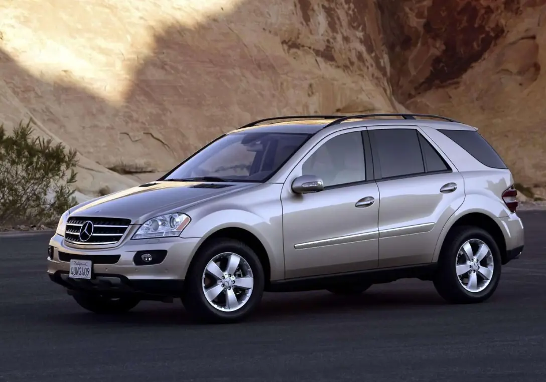 1593912-Mercedes-Benz-ML500 2.jpg