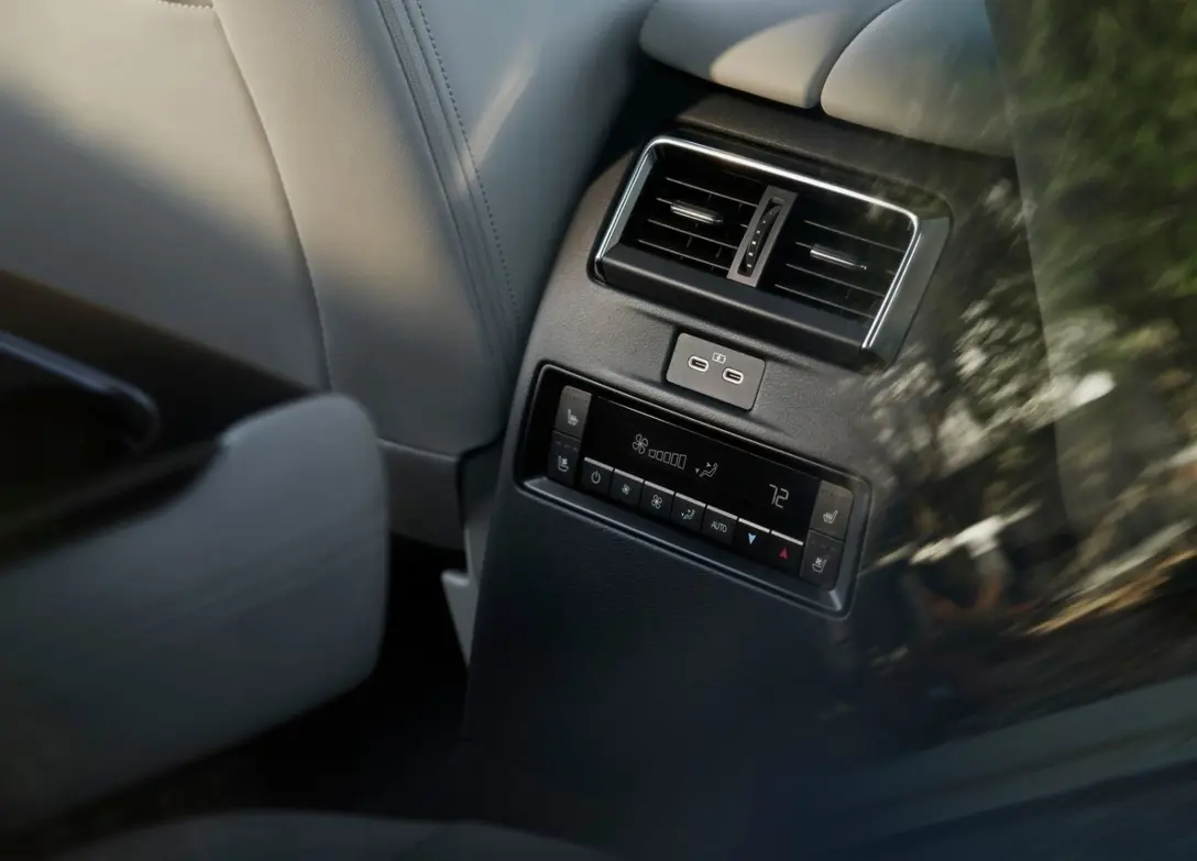 1702215-Mazda-CX-90-2024-13.jpg