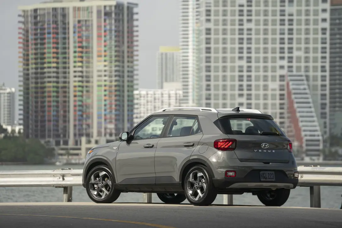 1674021-Hyundai-Venue-2023-02.jpg