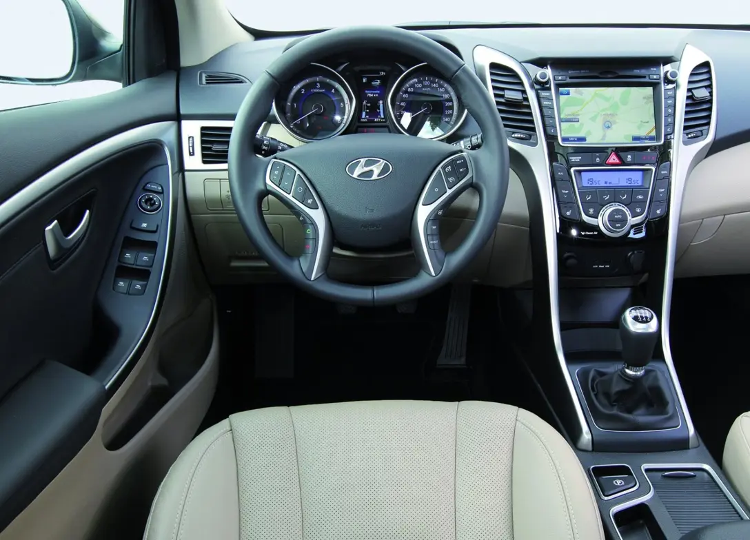 1690677-Hyundai-i30_Wagon-2012-05.jpg