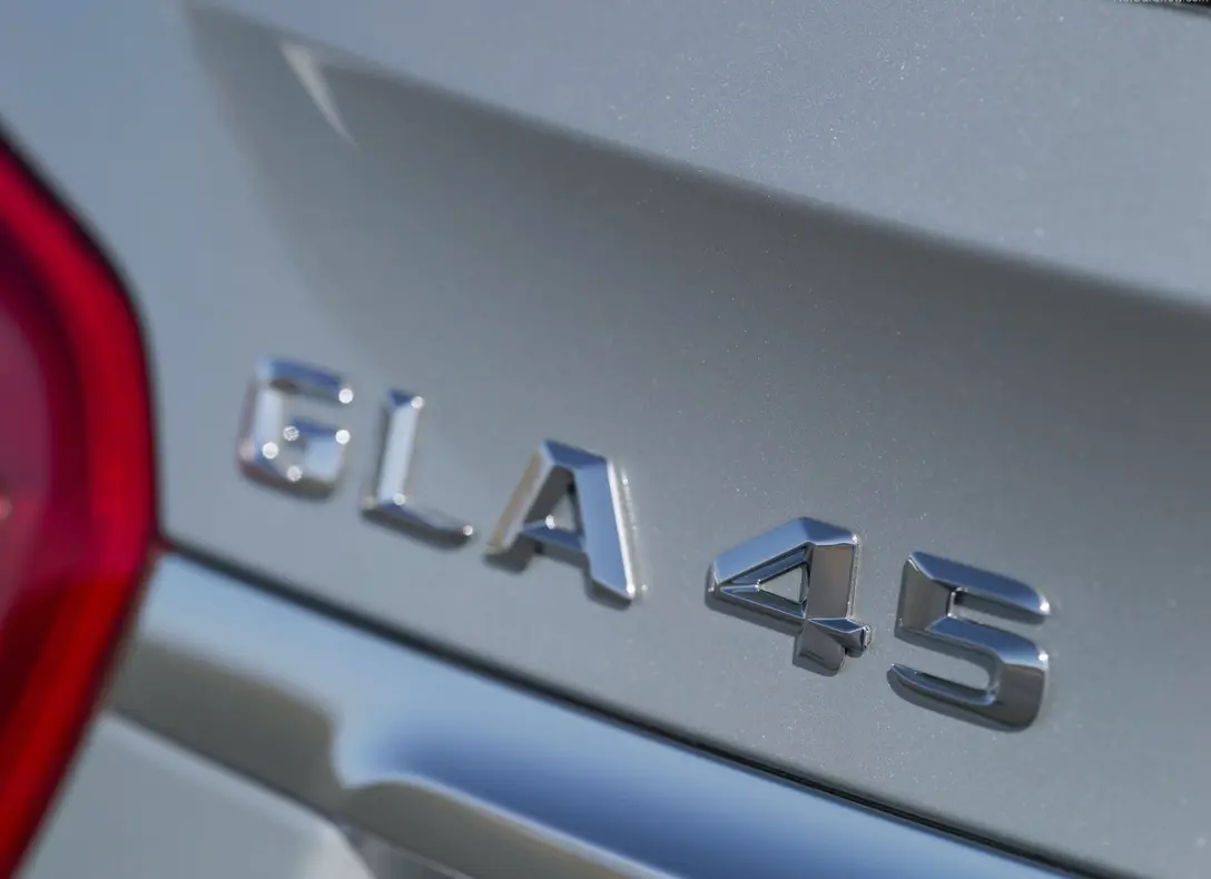 1648794-Mercedes-Benz-GLA-Class-2017-12.jpg