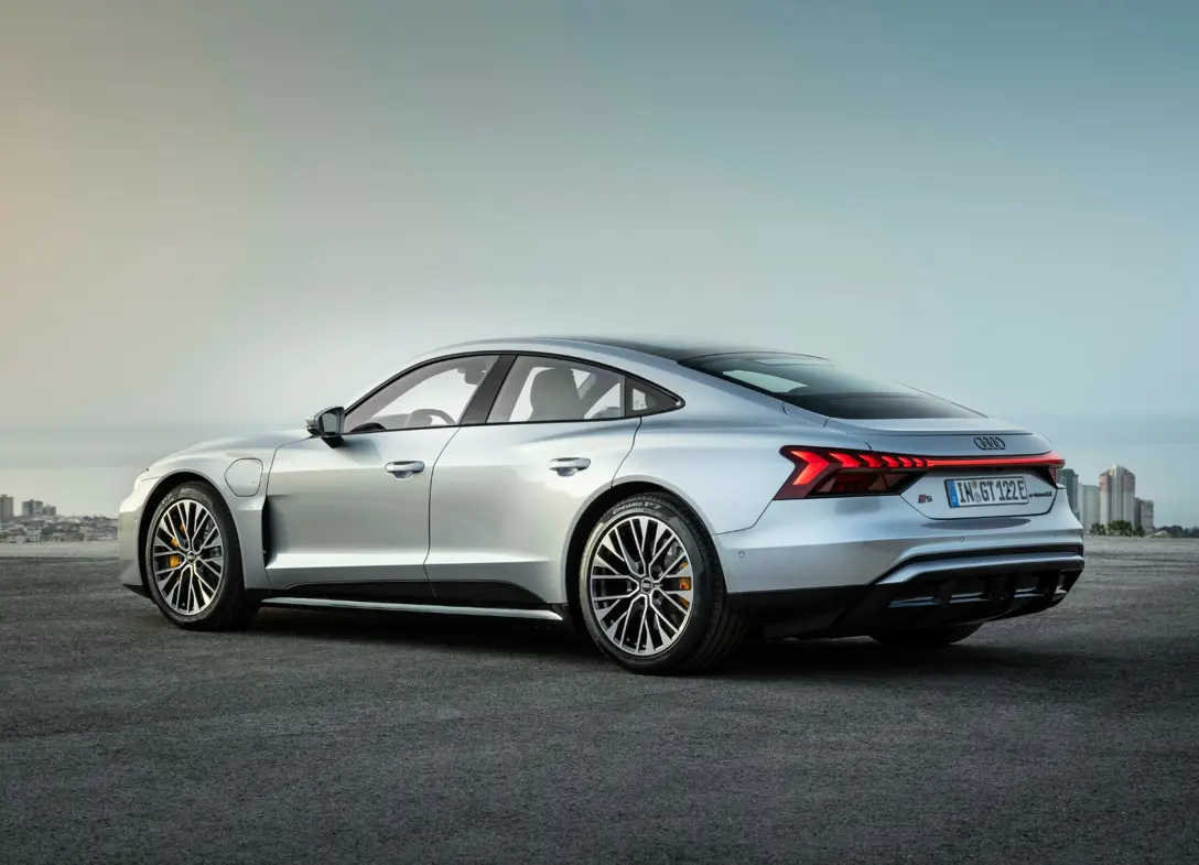 1699988-Audi-e-tron_GT_quattro-2024-03.jpg