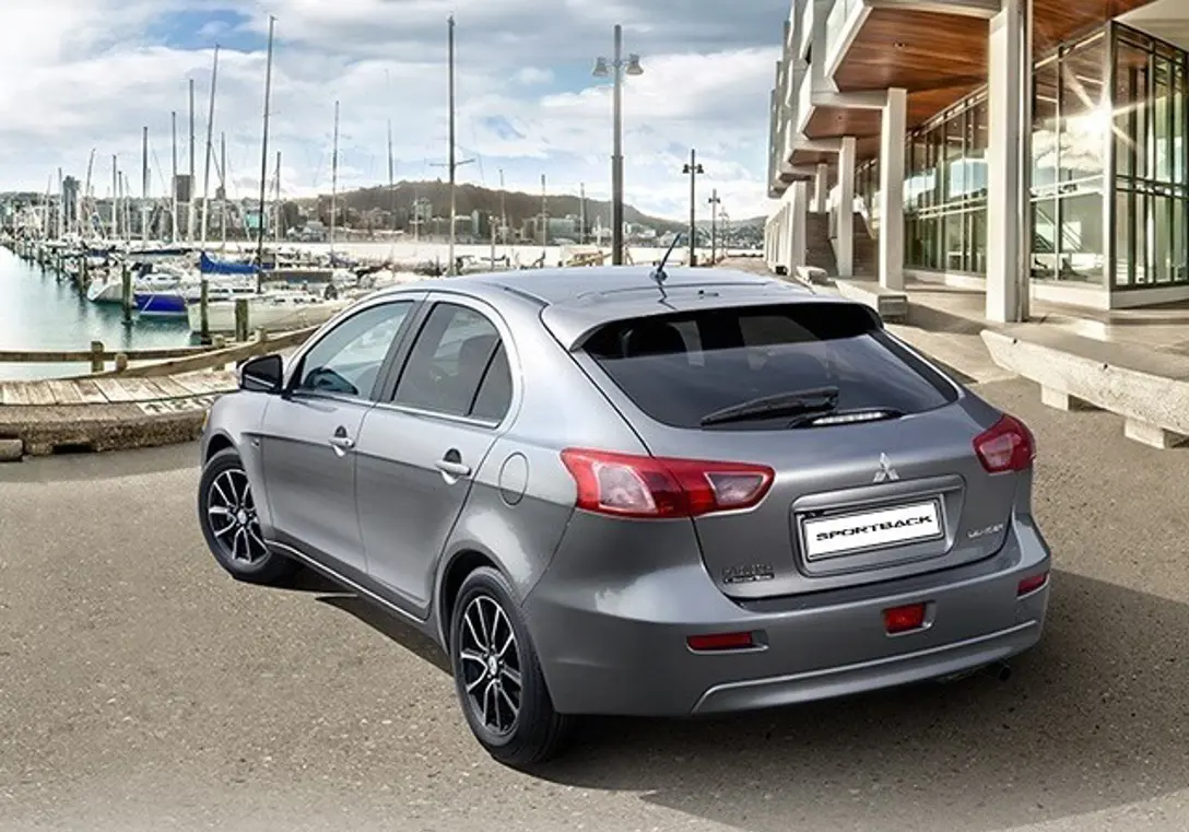 1666036-Mitsubishi-Lancer_Sportback-2017-03.jpg