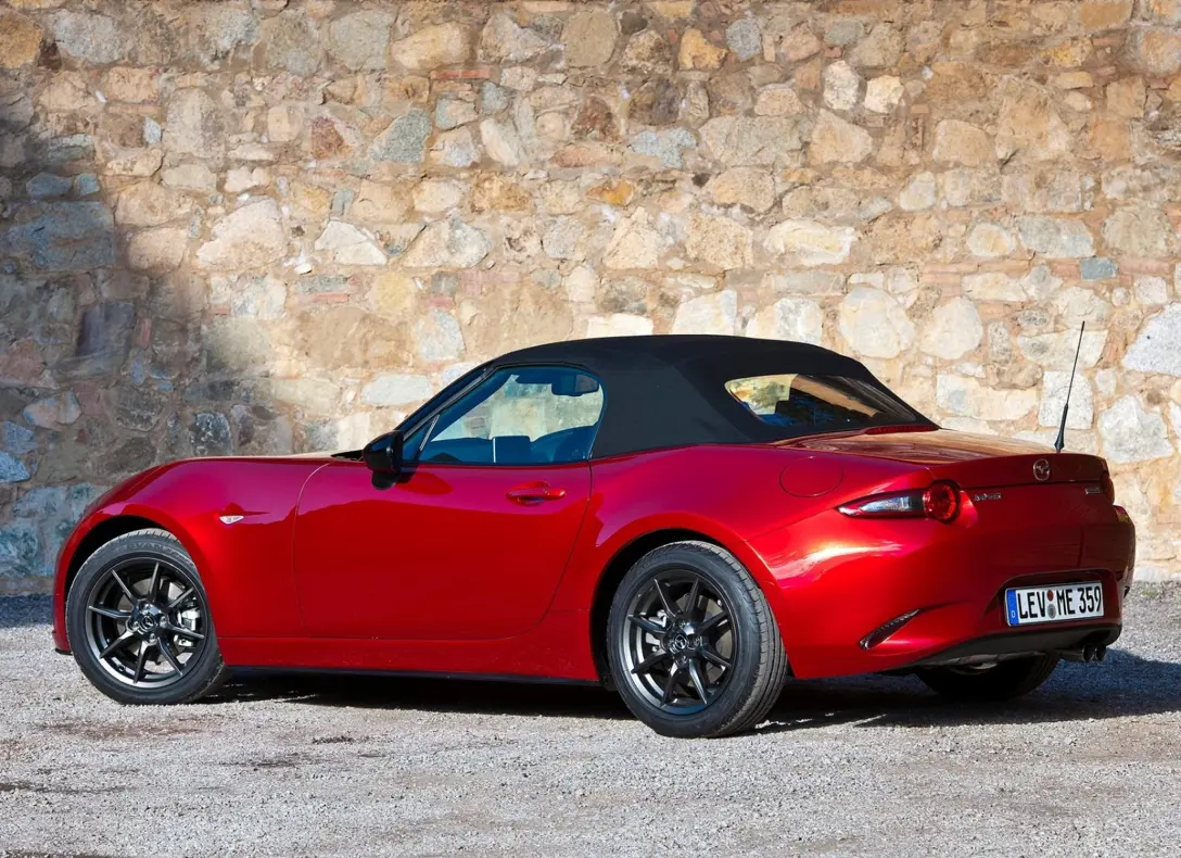 1652477-Mazda-MX-5-2021-07.jpg
